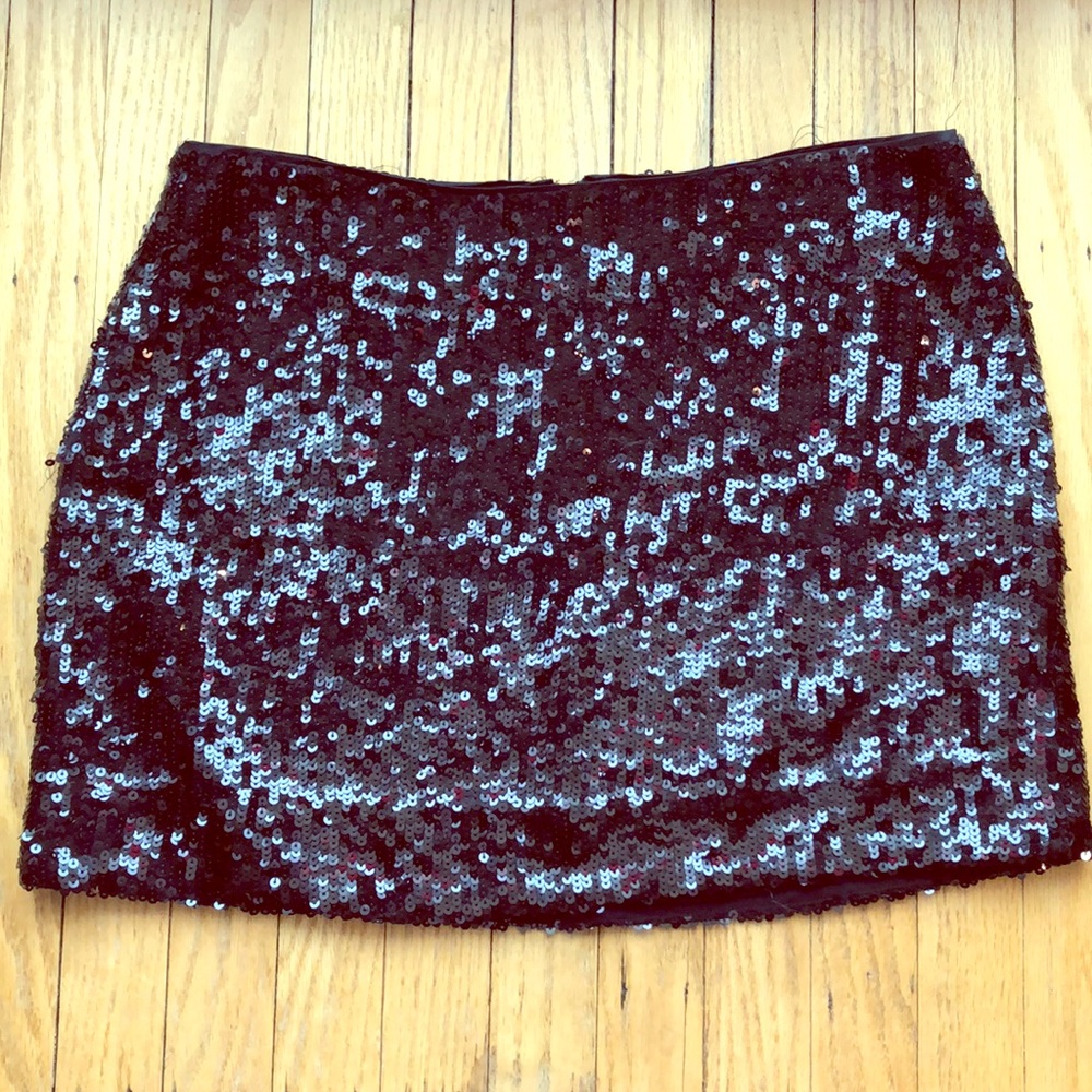 ๐คHP 3/21!๐ค Banana Republic // black sequin skirt - Picture 4 of 8